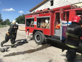 В Лунинце случился пожар на предприятии, где делают тротуарную плитку