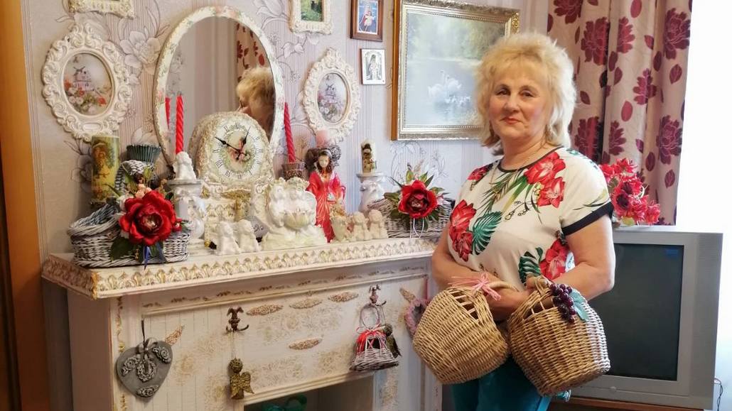 Ветеринар на пенсии мастерит сувениры. В её коллекции уже более тысячи изделий