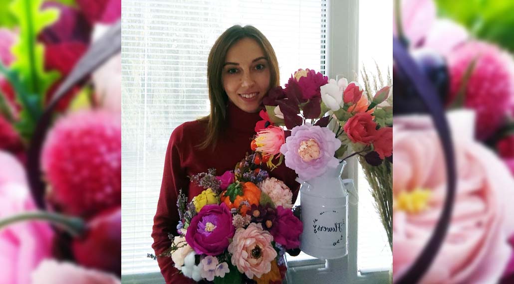 Ганцевчанка создаёт изящные букеты из бумаги, сладкие композиции и необычные открытки