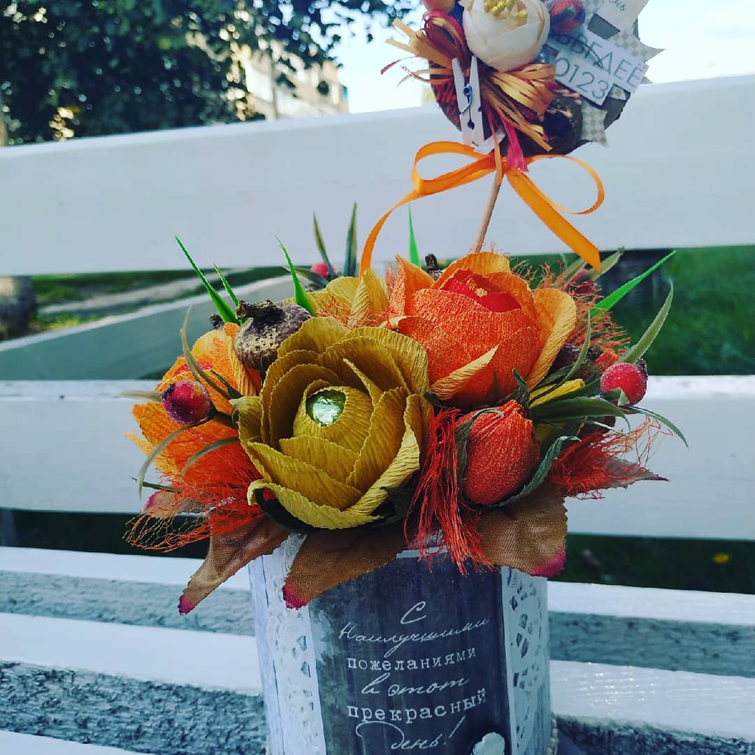 Ганцевчанка создаёт изящные букеты из бумаги, сладкие композиции и необычные открытки