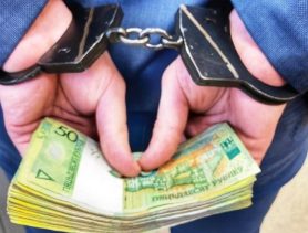 Разжиться не получилось: в Бресте курьер телефонных мошенников попался с поличным