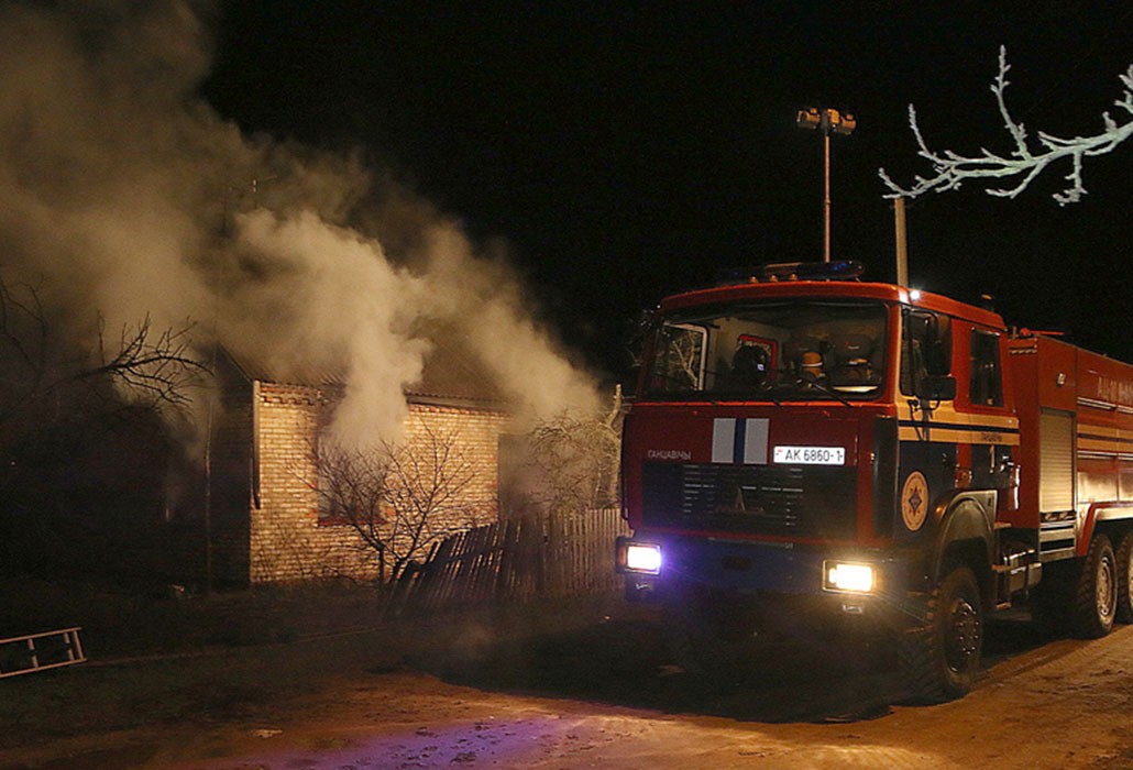 Пожар в Пружанском районе: отец погиб, сын попал в больницу