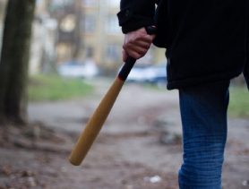 Почему на таксиста напали с битой в Ивацевичах