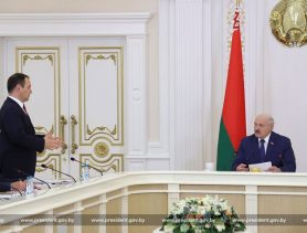 Александр Лукашенко об экономической ситуации: “Мы уже наелись этой болтовни, а время военное”