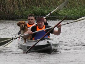 Му-му и перевернутая лодка на регате в Берёзовском районе
