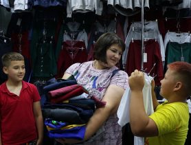 В Ганцевичах в одном магазине можно собрать ребёнка в школу и получить подарок