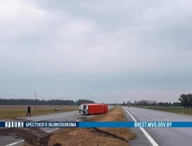 На трассе М1 в Березовском районе грузовой бус врезался в легковой автомобиль