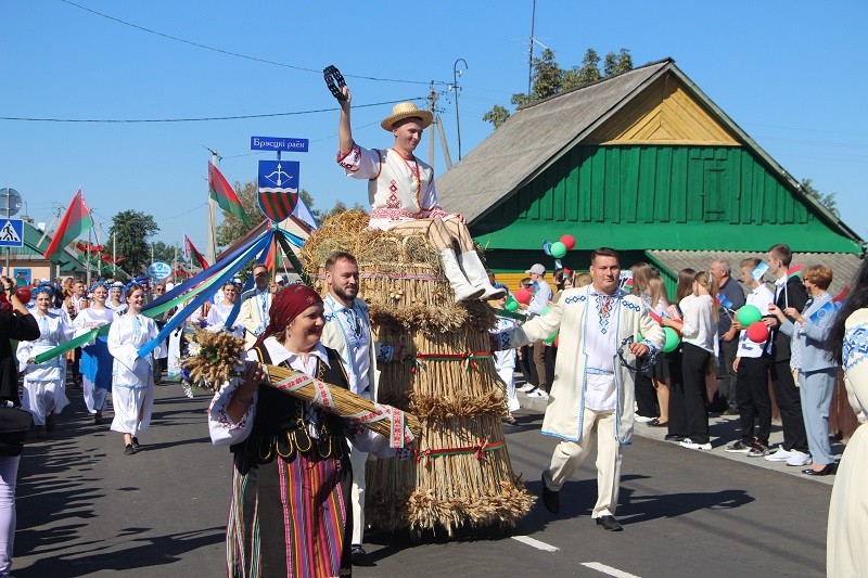 Во время шествия колонны в Телеханах 3 сентября 2022