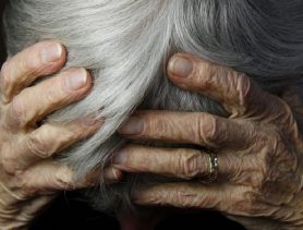 Пожилая сельчанка в Брестской области покормила молодого человека, а тот стал ее душить