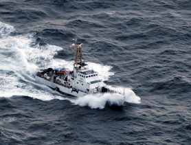 Двое россиян доплыли до Аляски, чтобы не попасть в армию, а ЕС принял новые санкции