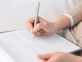 В 2023 году в Беларуси всех пациентов поликлиник обяжут заполнять специальные анкеты