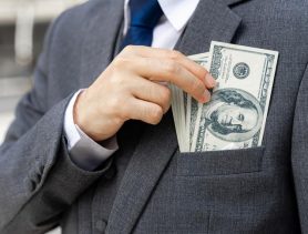 Доллар идет на рекорд: американская валюта дорожает в Беларуси