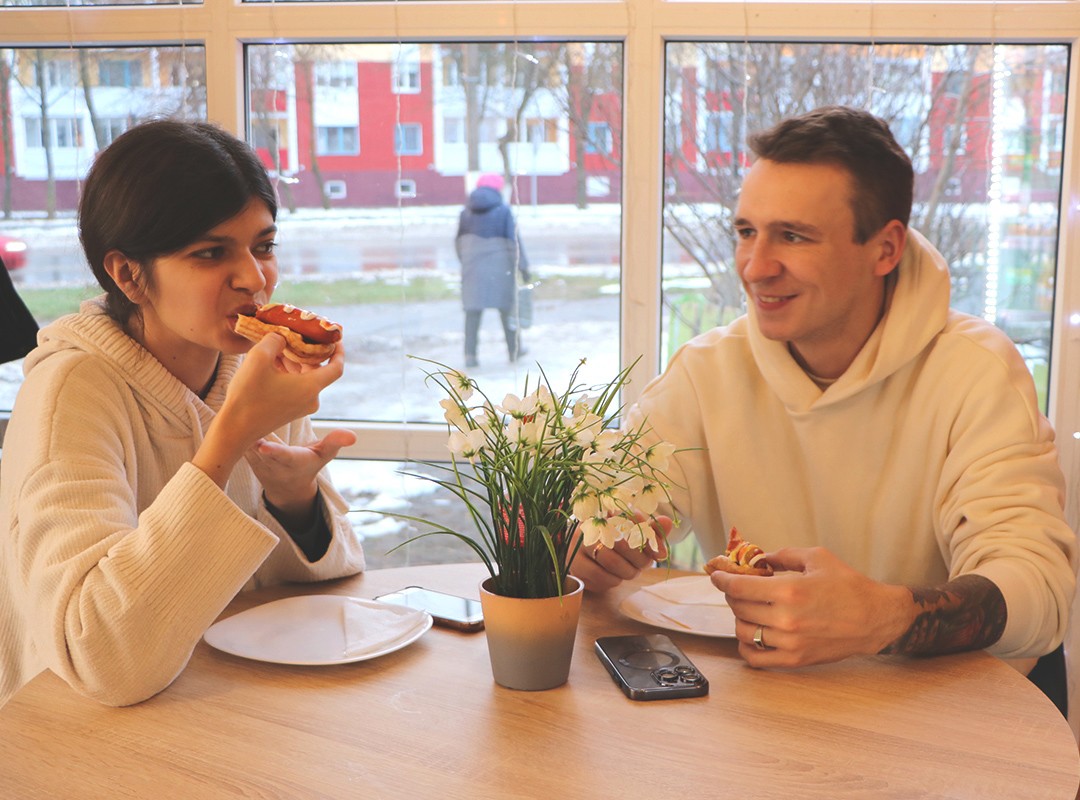 Ганцевчанам Юлии и Павлу Гордей в кафе «Шеф Dog» в Ганцевичах пришлись по вкусу хрустящие 