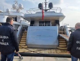 Российская нефть подешевела, а в Италии исчезла яхта российского олигарха