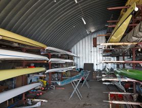 На гребной базе в Белоозерске сгорели почти четыре десятка лодок