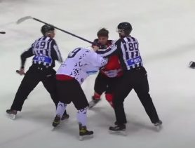 Берёзовский хоккеист подрался с пинским. Уложили и судью