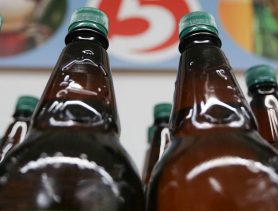 В Беларуси запретят продавать пиво в пластиковых «полторашках»