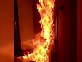 Хулиганы подожгли входную дверь в нескольких квартирах в Бресте