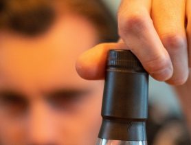 В Лунинце придумали, как сделать, чтобы отец не пропивал пенсию дочери