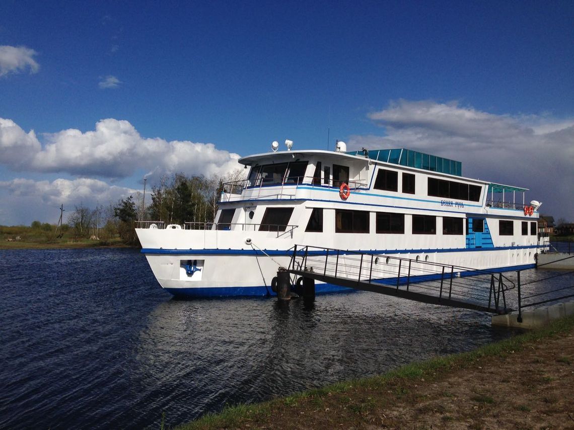 По белорусскому Полесью снова будет плавать круизный теплоход. А что с ценами?