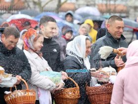 Великая суббота перед Пасхой: православные христиане освящают куличи и яйца