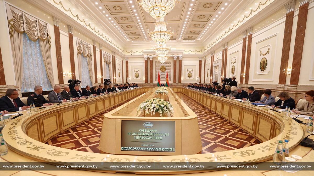 Разнос медицины в Беларуси: откуда в ней шарлатаны и за что сорвут шкуру с местных властей

