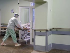 Жуть в Бресте: мать сломала ключицу восьмилетней дочке