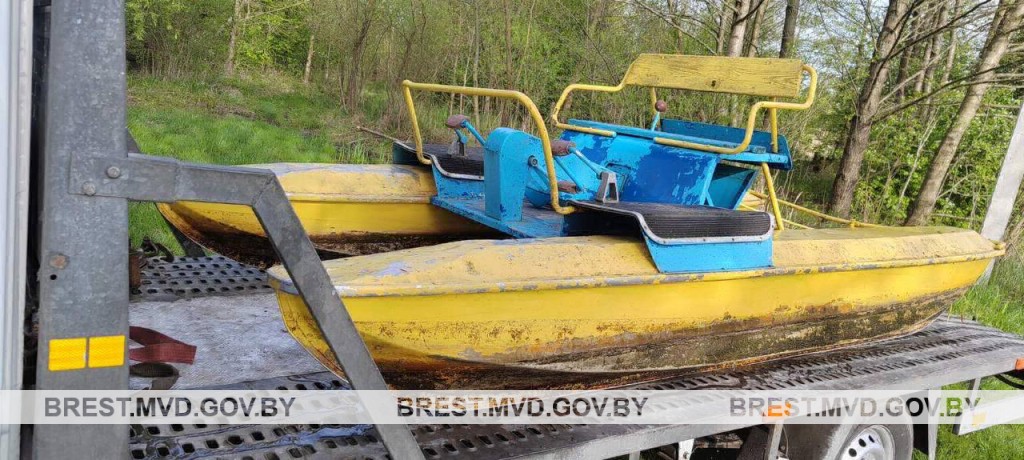 Чтобы сократить путь домой юноши в Дрогичинском районе украли катамаран