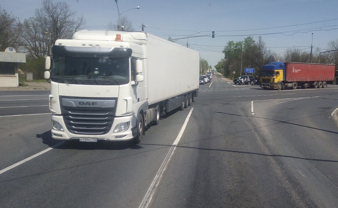 Очередь в сторону границы с Россией 13 мая 2023