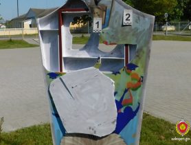 Чем провинился перед хулиганами памятный знак возле школы?