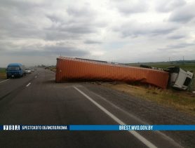 В Дрогичинском районе столкнулись две фуры и легковушка