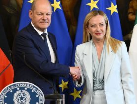 Шольц призывает страны ЕС совместно решать проблему беженства