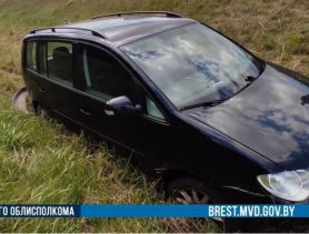 На трассе М1 водитель из Германии вылетел в кювет