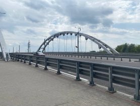 Дети залезли на арку моста у Брестской крепости: отвечать будут родители