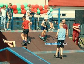 У скейтбордистов праздник – в Ганцевичах Брестской области открыли скейт-парк