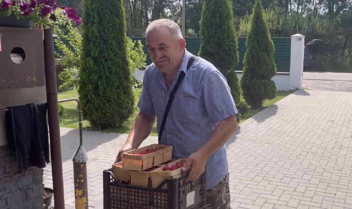 На заготовительном пункте в Дрогичине принимают ягоды. Август 2023