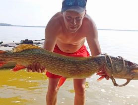 Рыбаки в Беларуси и рыбы поймали, и картошку выкопали