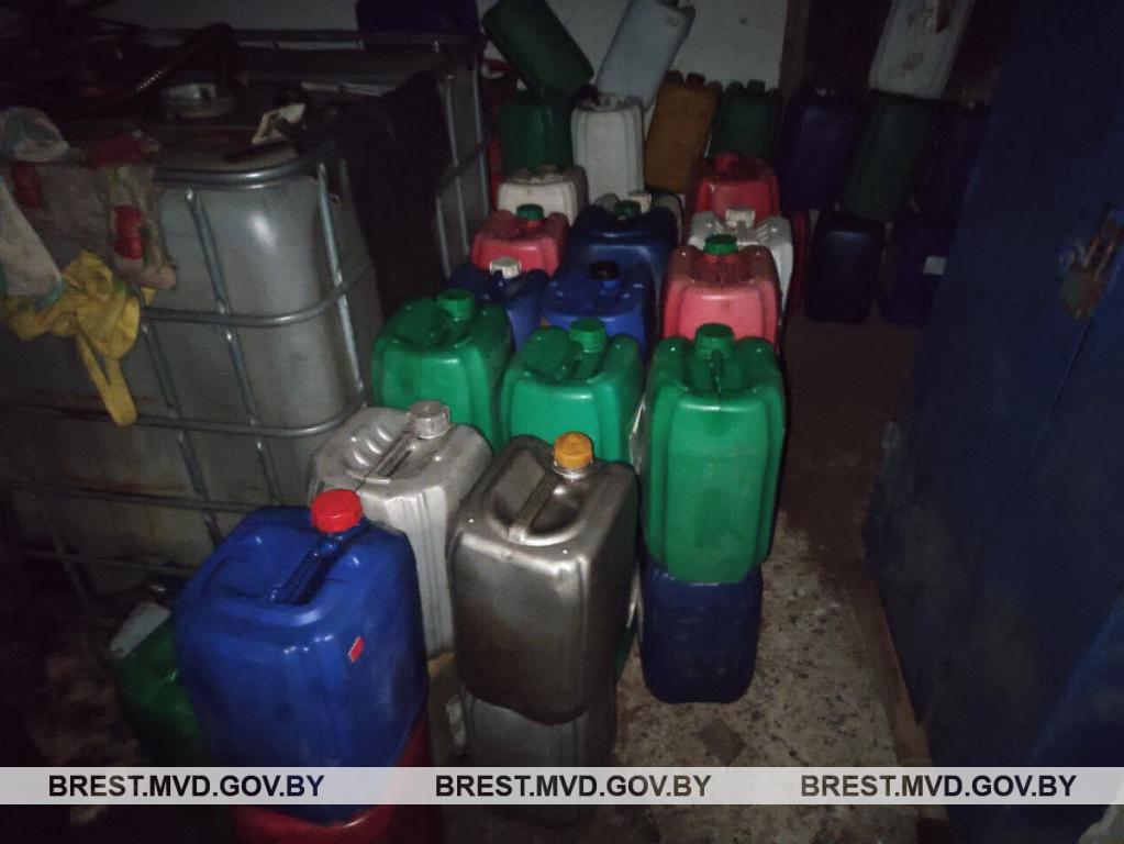 Много соляры нашли в гараже топливозаправщика