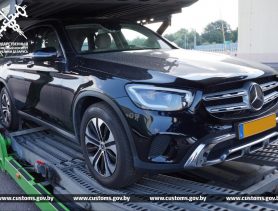 В Беларусь по явно заниженным ценам привезли крутые автомобили. Что с ними будет?