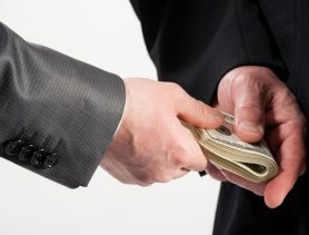 Начальника строительной организации в Бресте осудили за взятку