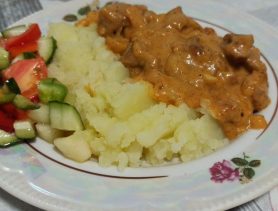 Эту мясную подливу точно полюбит вся семья: готовьтесь к просьбе о добавке