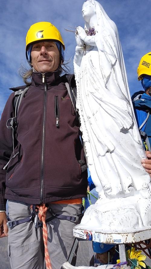 На вершине с Мадонной