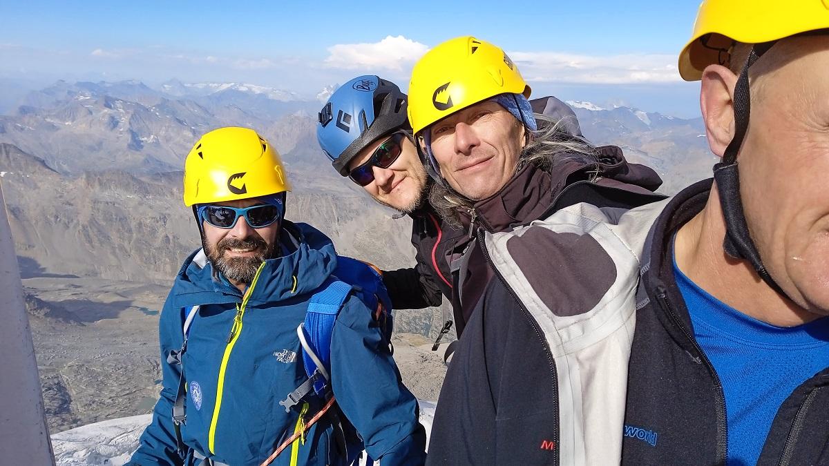 Николай Синкевимч (в центре) в Альпах