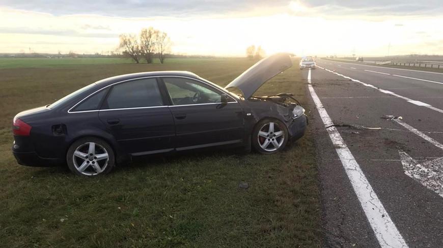 «Audi» вылетел с трассы М1 в Березовском районе: в машине был ребенок. 1 ноября 2023 года