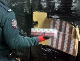 Фура с «древесным углём» везла 280 тысяч пачек белорусских сигарет на миллион евро