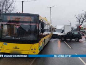 В Барановичах было ДТП с автобусом и двумя машинами