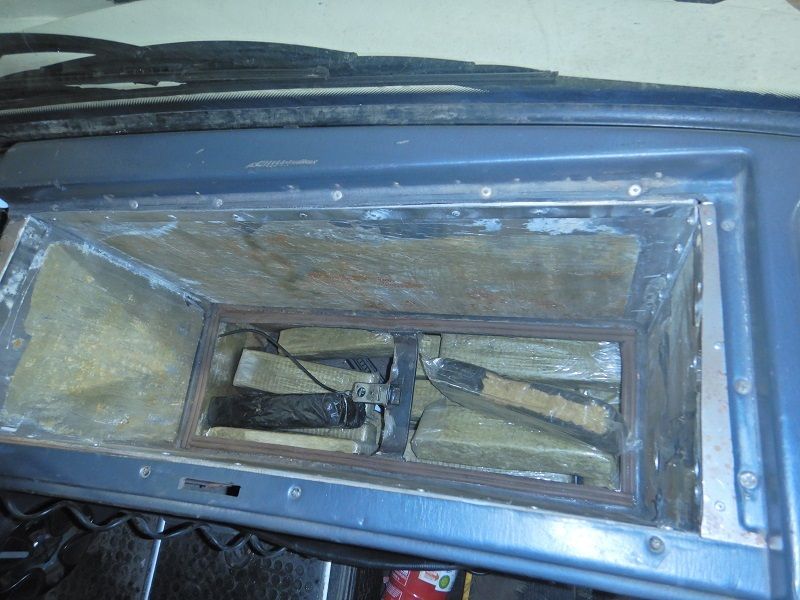 Тайник в автобусе с сигаретами