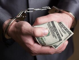 Директор столичного предприятия попался на взятке