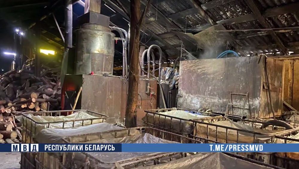 Накрыли заводы самогонщиков-стахановцев