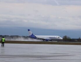 При посадке самолёта в Бресте птица попала в двигатель